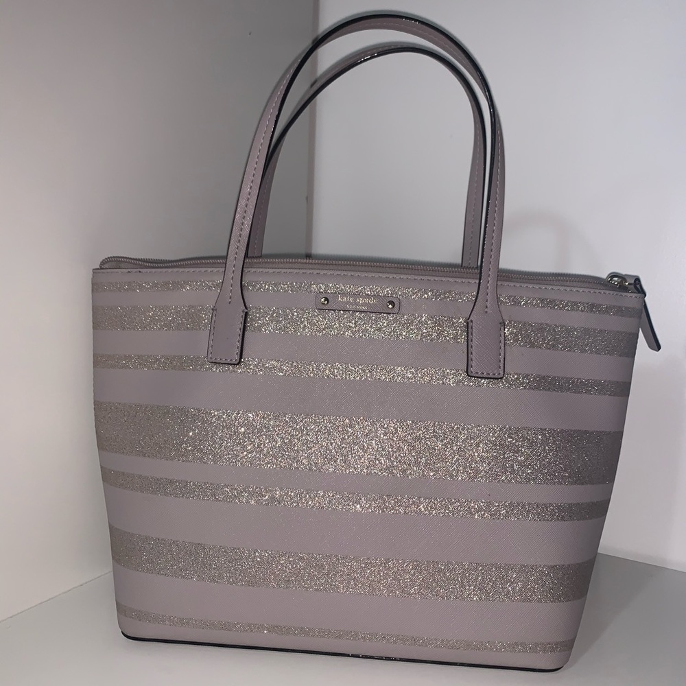 Kate Spade glitter purse comes with dust bag